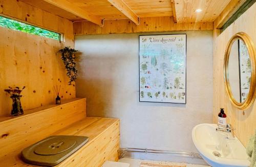 Koupelna v ubytování A-Frame Idyll On Öland With Magnificent Views