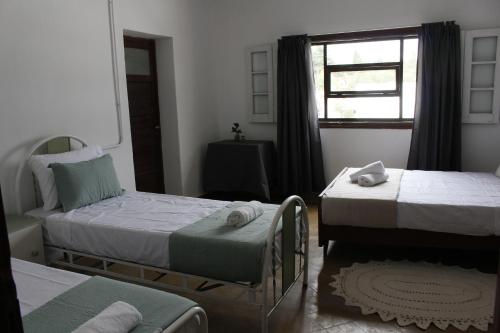 En eller flere senge i et værelse på Catalina House