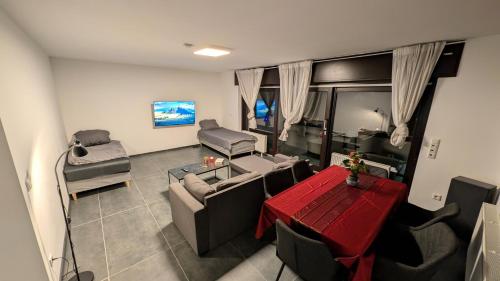 TV a/nebo společenská místnost v ubytování Alex Garden Apartments - EG - Terrasse - WLAN und Küche