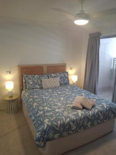 En eller flere senge i et værelse på Close to Shoal Bay Beach!