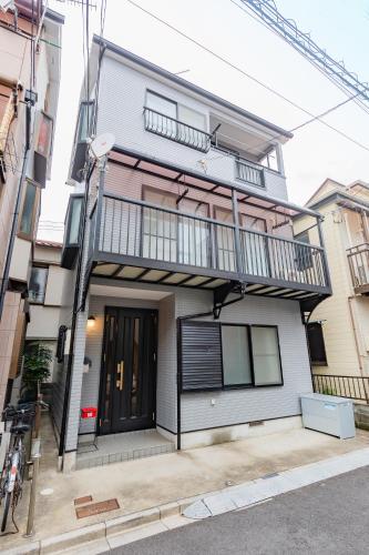 Whole 3-floor Tokyo house 3 showers 3 toilets Tatami Max 13
