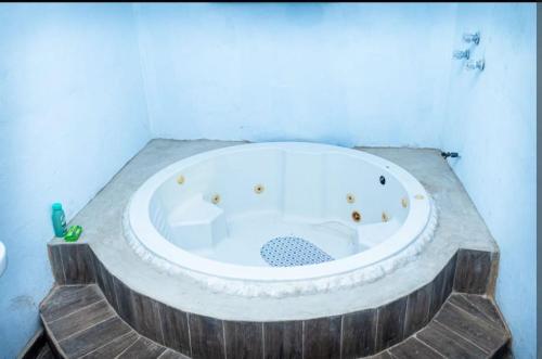 a jacuzzi tub in a bathroom with at La casa azul en Ticul Yucatán in Ticul