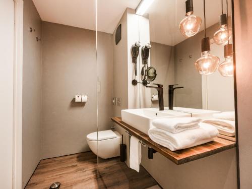 Hotel City Maribor — Bathroom