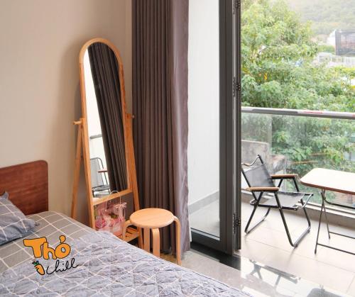 Een balkon of terras bij Thỏ Chill Homestay