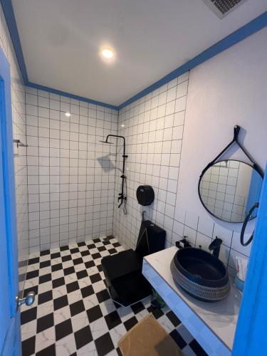 Et badeværelse på Sadakham Legend View Hotel & Travel