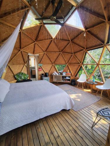 a bedroom with a bed in a yurt at Prana Hills in Arbeláez