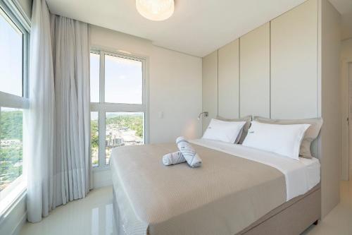 En eller flere senge i et værelse på Riviera Duplex 3 Suítes by Achei Camboriú