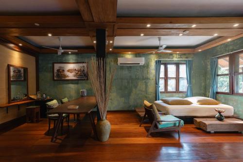 En eller flere senge i et værelse på Maisons Wat Kor