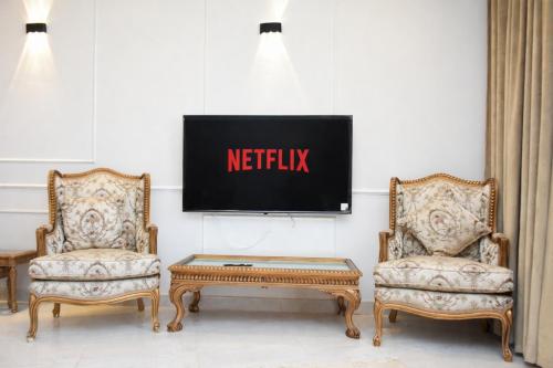 3BR Penthouse Next to Mall l Free Airport Pickup