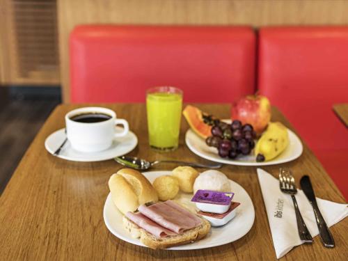 Jídlo v hotelu nebo okolí