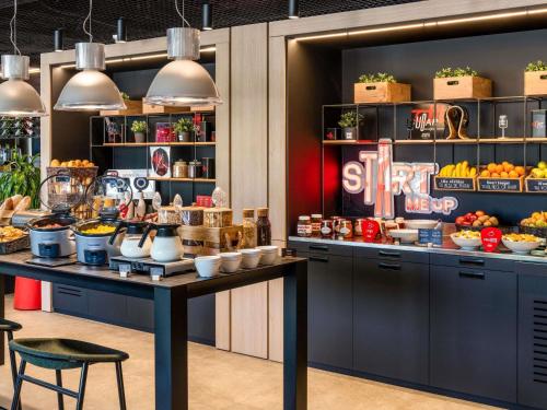 a buffet in a restaurant with a table with food at Ibis Barcelona Aeropuerto Viladecans in Viladecáns