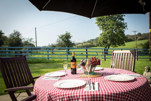 Gallery image of Glan Llyn Farm House in Mold