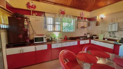 Kuchyň nebo kuchyňský kout v ubytování NATUREs LAP FARM STAY Mysore