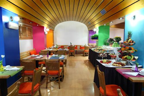 a restaurant with tables and chairs and a buffet at Hotel Mediolanum in Milan