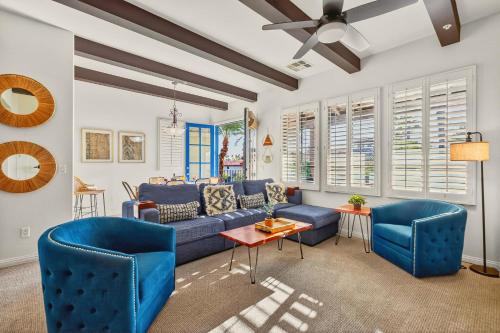 Et opholdsområde på LV217 Superb 2 Bedroom Overlooking the Lap Pool