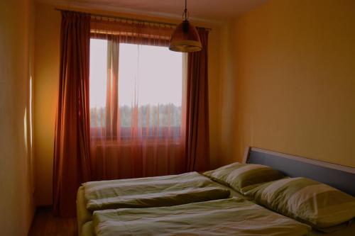 Katil atau katil-katil dalam bilik di Apartments Piknik