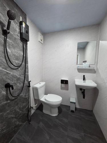 a bathroom with a shower and a toilet and a sink at Mong DOO SEA HOME in Ban Hua Phrong