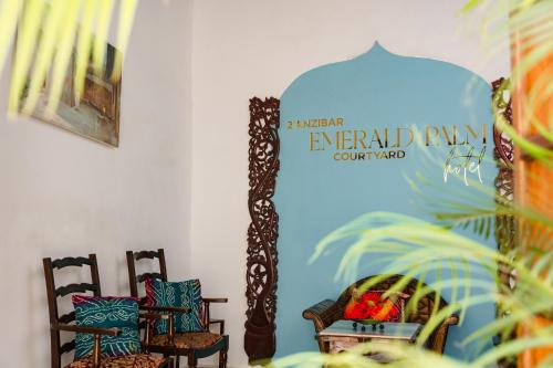 Emerald Palm Courtyard Hotel