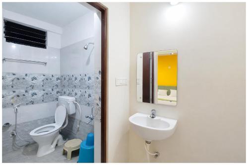 Koupelna v ubytování Jagdish Executive Sea Beach Hotel - Lift And Parking Facility- Fully Air Conditioning Room - Best Service - Top Rated Hotel