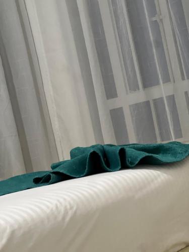 Giường trong phòng chung tại Veeanna Homes