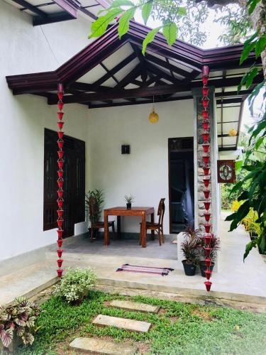 O grădină în afara Villa Sunshine