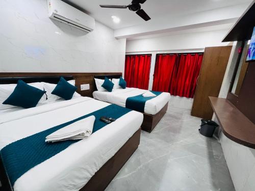 Ένα ή περισσότερα κρεβάτια σε δωμάτιο στο Hotel Benz Inn