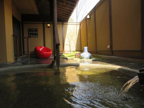 a room with a pool of water in a building at Dantokan Kikunoya in Otsu