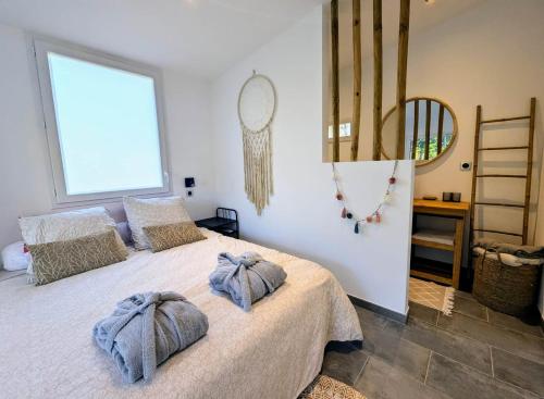 a bedroom with a bed with two pillows on it at Les Nuits Nordiques in Bras