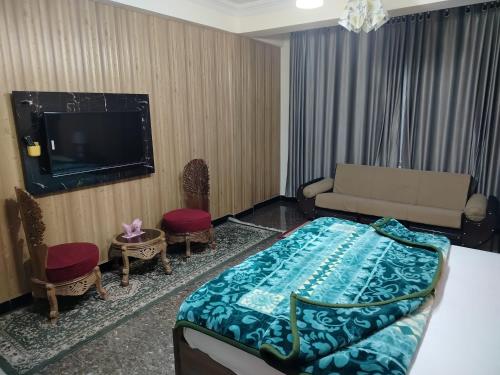 Een TV en/of entertainmentcenter bij Copacabana Hotel & restaurant
