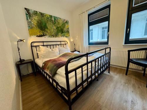 a bedroom with a bed and a painting on the wall at Fewo KLÜN's 1 in Jever