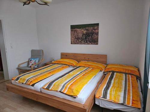 Ένα ή περισσότερα κρεβάτια σε δωμάτιο στο Apartment Moni in Lutzmannsburg, 1 km von der Sonnentherme entfernt - Apartment mit 3 Schlafzimmern