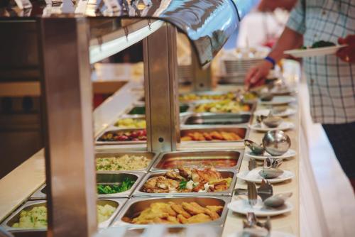 Comida en o cerca de este hotel