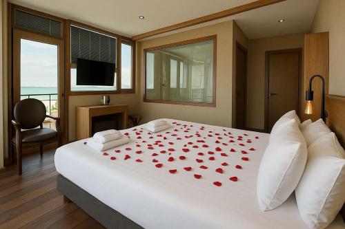 En eller flere senge i et værelse på Goga Otel