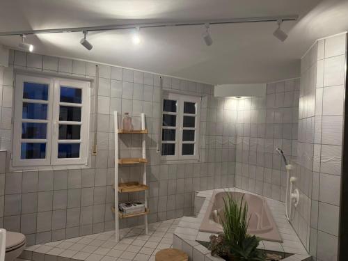 Et badeværelse på Zur Klapperburg