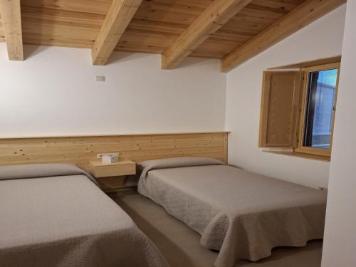 En eller flere senge i et værelse på Can Mireia Arnes