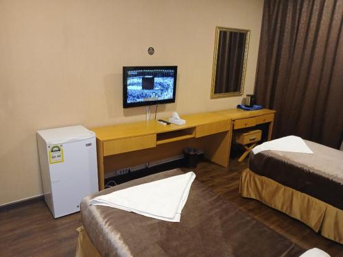 a hotel room with a desk with a television on it at فندق رمال الخليج in Makkah