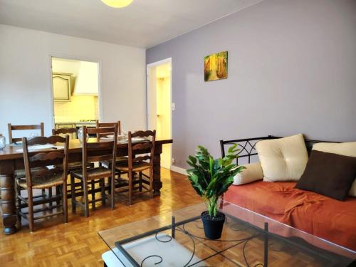 Kuchyň nebo kuchyňský kout v ubytování Le Maurice - Proche hôpital - hyper centre - Wifi