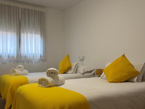 En eller flere senge i et værelse på Hostal Batallar