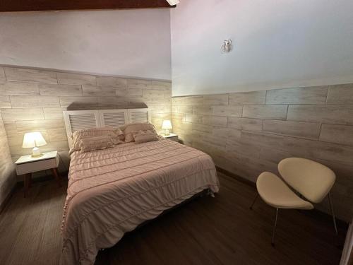 เตียงในห้องที่ A place to live