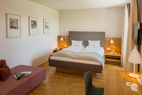 Postel nebo postele na pokoji v ubytování Schloss Seggau