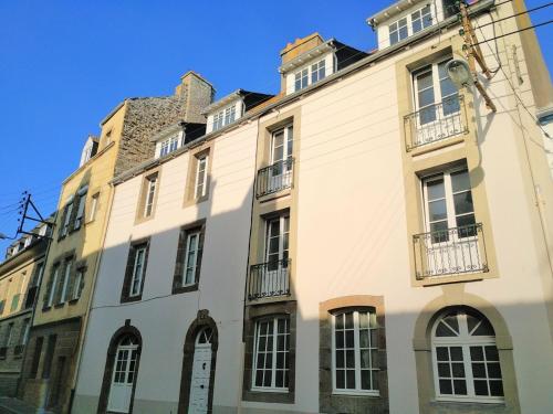 Grand studio très lumineux au coeur de Solidor