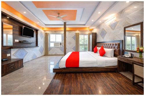 Photo de la galerie de l'établissement New Krishna Deluxe Residency near Lucknow Juncation # Free Wi-Fi and Room Service Facilities # Fully Air conditioning Premium Room - Best Premium Hotel In Lucknow, à Lucknow