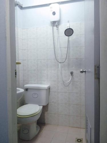 a small bathroom with a toilet and a shower at Sairung Farmstay and Cawboy Krabi in Ban Nua Khlong