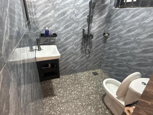 Ένα μπάνιο στο Appartement de 2 chambre et un salon