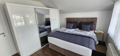 En eller flere senge i et værelse på Villa Naomi Bjelovar