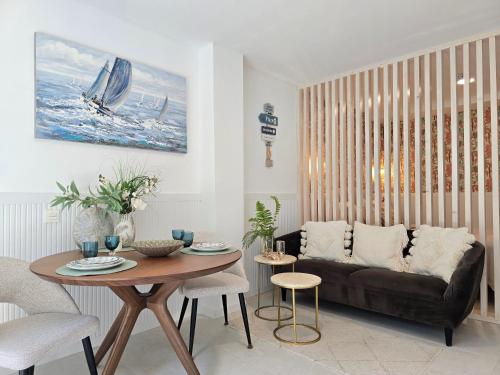 Sun & Palms - Beach Vibe Designer Apartment