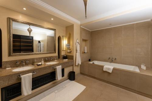 Et badeværelse på Luxury Villa GoldPalm Marrakech