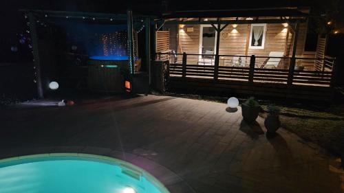 Chalet avec bain nordique et piscine Chambre d'hôtes La Siesta