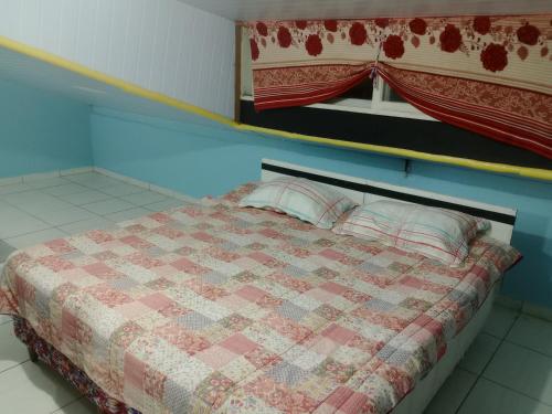 En eller flere senge i et værelse på Hostel & Cia Itanhaém