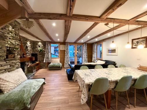 CHALET - DUPLEX neuf 8 pax - pied des pistes - parking privé - cheminée - Skiroom - 3 rooms & mezzanine